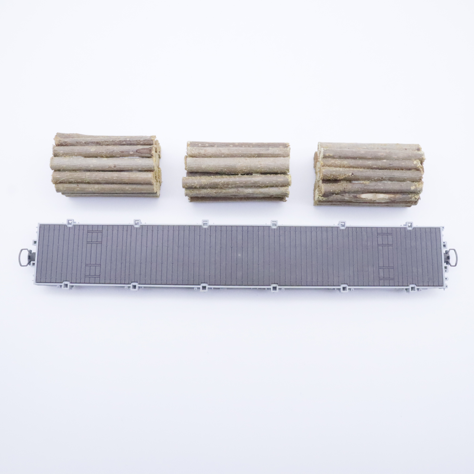 Bemo 2280 115 (5) Bemo 2280 115 RhB Rungenwagen mit Holzladung – Bild 5